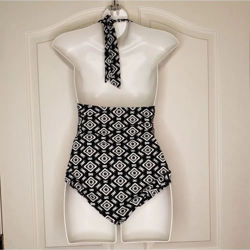 SwimSuit   - Picture 5 of 7